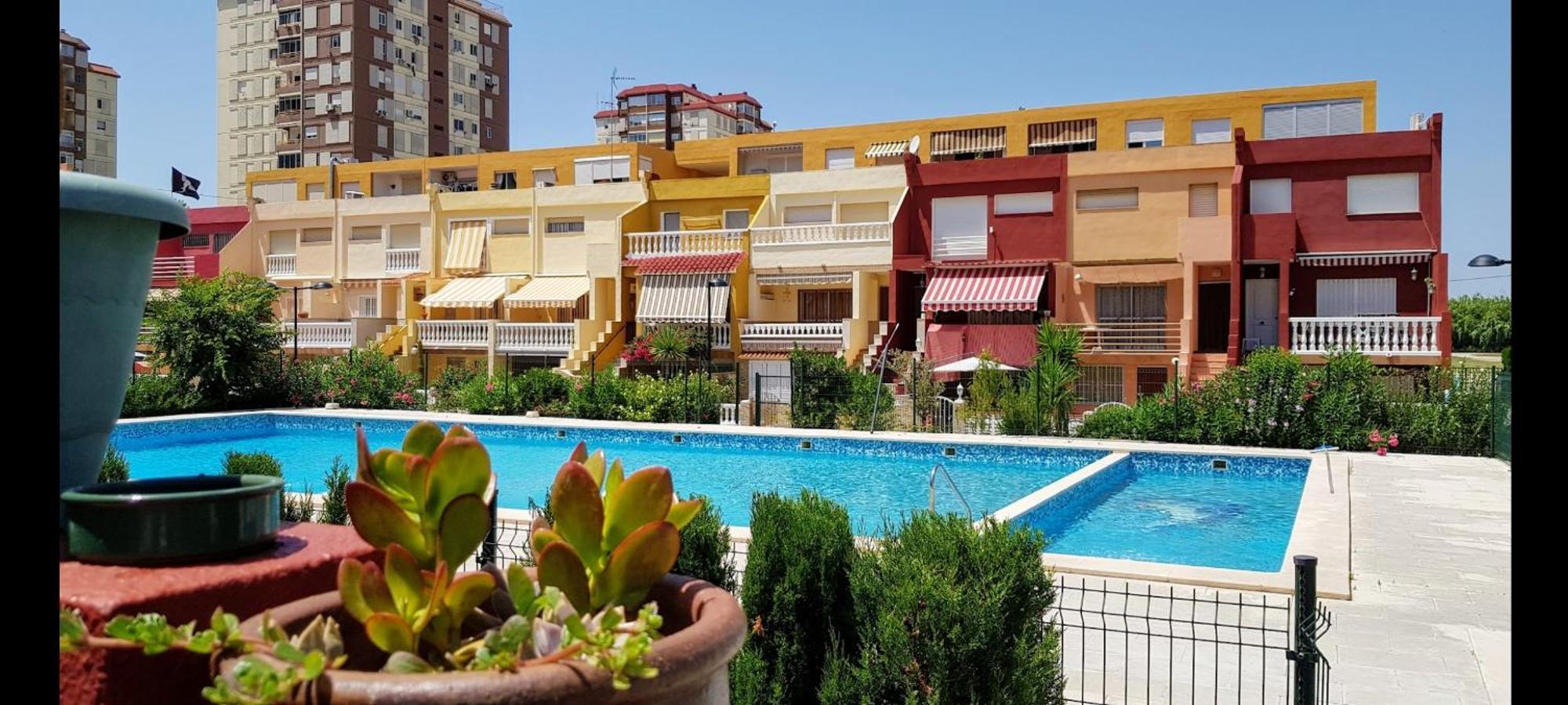 プエブラ・ド・ファルナルスAdosado Playa Pobla Farnalsアパートメント エクステリア 写真